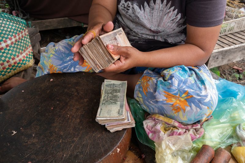 Counting cash in a financial transaction
